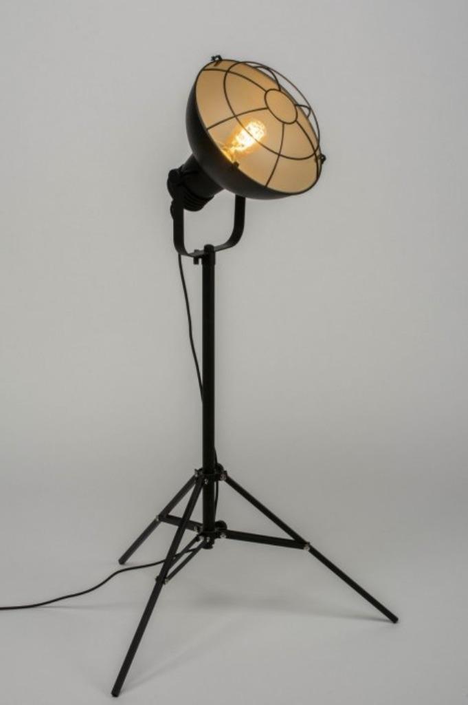 Nieuwe staande vloerlamp (industriele) max 178cm hoogte, Huis en Inrichting, Lampen | Vloerlampen, Nieuw, 150 tot 200 cm, Metaal