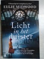 Ellie Midwood - licht in het duister, Ophalen of Verzenden, Zo goed als nieuw