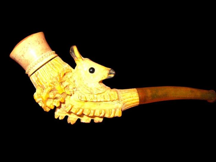 Antieke pijp met kop hert met doos in meerschuim., Verzamelen, Rookartikelen, Aanstekers en Luciferdoosjes, (Water)pijp, Ophalen