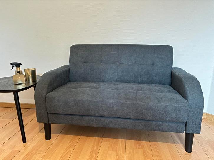 Zetel 2 zits grijs nieuw., Huis en Inrichting, Zetels | Zetels en Chaises Longues, Nieuw, Tweepersoons, Minder dan 150 cm, Minder dan 75 cm