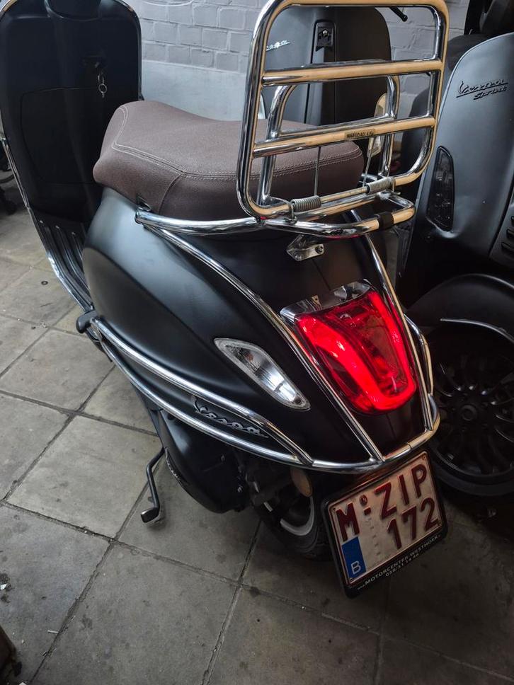 VESPA PRIMAVERA 125CC ABS 3K KM GEREDEN, Fietsen en Brommers, Snorfietsen en Snorscooters, Zo goed als nieuw, Vespa, Benzine, Ophalen of Verzenden