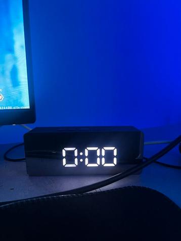 Digitale clock, Electroménager, Réveils, Enlèvement ou Envoi, Comme neuf