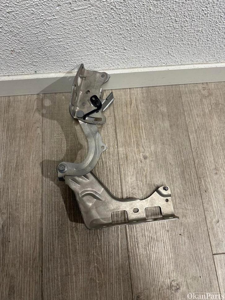 Mercedes E-klasse W213 Linker Motorkap Scharnier A2138800128, Auto-onderdelen, Overige Auto-onderdelen, Mercedes-Benz, Gebruikt