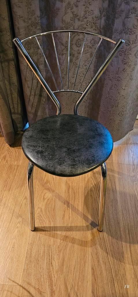 2 chaises de cuisine, Huis en Inrichting, Stoelen, Zo goed als nieuw, Twee, Kunststof, Leer, Metaal, Grijs, Ophalen