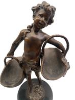 Bronzen beeld van een jong meisje - Suzanne Bizard, Antiek en Kunst, Ophalen of Verzenden, Brons