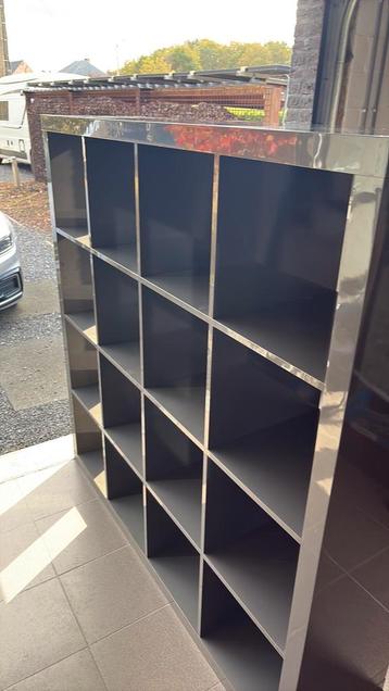 Grijze billy boeken of platenkast beschikbaar voor biedingen