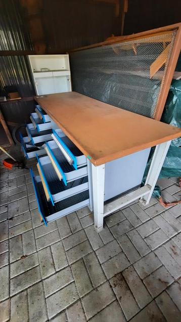 Professionele werkbank beschikbaar voor biedingen