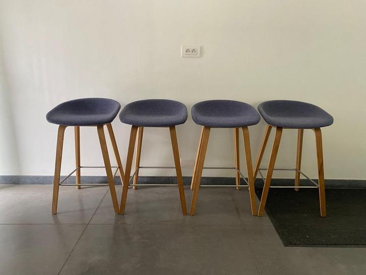 4 Hay barkrukken, About a Stool A33, Huis en Inrichting, Barkrukken, Zo goed als nieuw, 60 tot 90 cm, Hout, 4 krukken, Met voetsteun