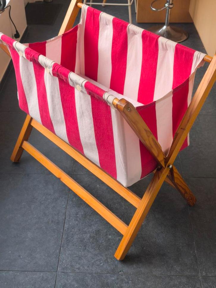 Vintage Opvouwbare Houten Wieg/Reiswieg Rood-Wit Gestreept, Kinderen en Baby's, Kinderkamer | Bedden, Ophalen