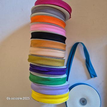 Set van 13 x 25 cm biaisband in verschillende kleuren beschikbaar voor biedingen