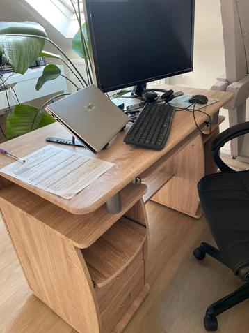 computerbureau beschikbaar voor biedingen