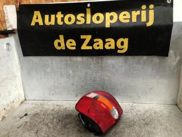 Achterlicht rechts van een Volkswagen Fox beschikbaar voor biedingen