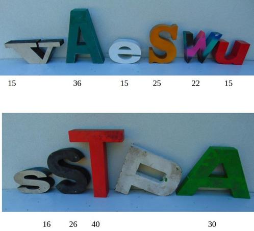 Lot van 24 metalen vintage reclame letters, Verzamelen, Retro, Huis en Inrichting, Ophalen