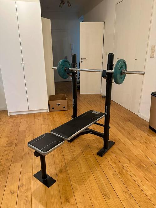 Domyos bench + weight rack, Sports & Fitness, Équipement de fitness, Utilisé, Banc d'exercice, Enlèvement