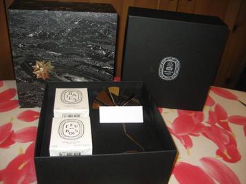 DIPTYQUE COFFRET CARROUSEL ET 2 BOUGIES PARFUMEES. beschikbaar voor biedingen