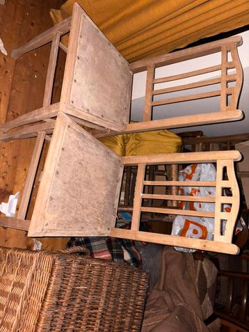 Verzameling antieke en unieke handgemaakte stoelen beschikbaar voor biedingen
