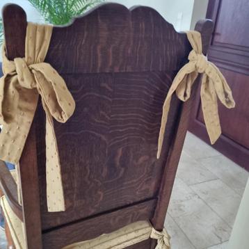 Antieke eikenhouten fauteuil beschikbaar voor biedingen