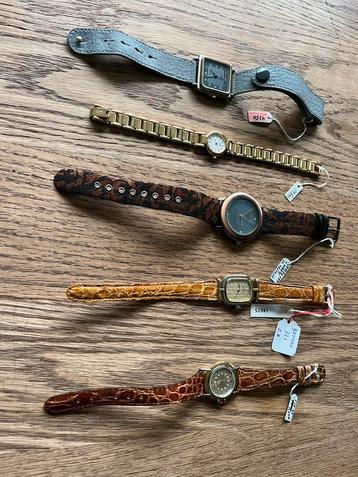 Vintage NOS dames horloges Swiss , Japan Made  disponible aux enchères