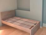 Bed met lattenbodem en nachtkastje, Ophalen, 90 cm, Eenpersoons, Zo goed als nieuw
