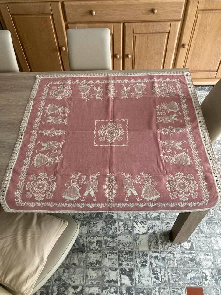 Prachtige Oostenrijke tafelkleed, Huis en Inrichting, Tafelkleden, Zo goed als nieuw, Ophalen of Verzenden