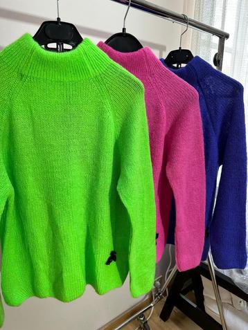 Women’s warm knitted sweater-neon,pink,blue-new beschikbaar voor biedingen