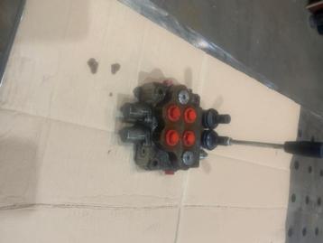 Hydrauliekventielen /unit/ cilinders beschikbaar voor biedingen