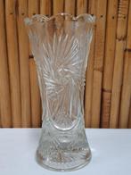 Superbe petit vase vintage 1950 en verre moulé taillé ciselé, Enlèvement ou Envoi
