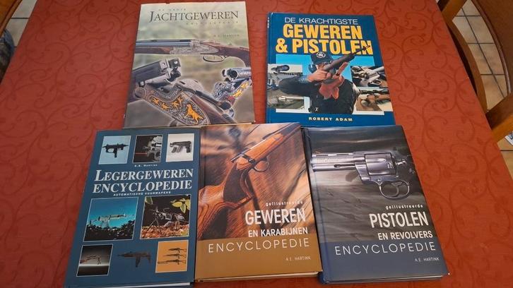 Wapenencyclopedies aan 5 euro/stuk, Sports & Fitness, Accessoires de sport de tir, Comme neuf, Enlèvement