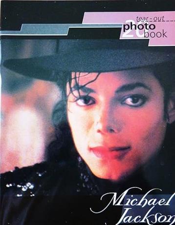 Michael Jackson: A Tear-Out Photo Book disponible aux enchères