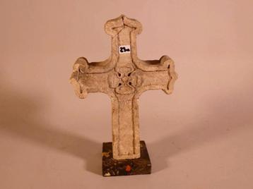 Latijns kruis in geslepen steen/Portor 17e eeuws marmer beschikbaar voor biedingen