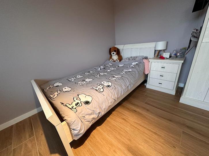 Mooi bed van 90 op 200 cm, Huis en Inrichting, Slaapkamer | Bedden, Gebruikt, Eenpersoons, 90 cm, 200 cm, Hout, Ophalen