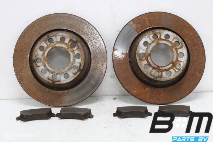Set remschijven + blokken achterzijde VWPassat B7 5Q0615601G, Auto-onderdelen, Remmen en Aandrijving, Gebruikt