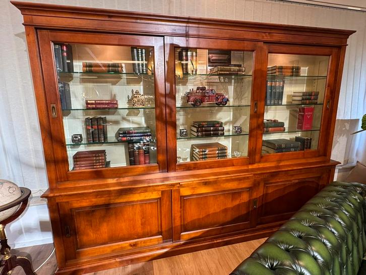 Grote massief kersenhouten boekenkast vitrinekast Glas, Maison & Meubles, Armoires | Vitrines, Comme neuf, Cerisier, Enlèvement ou Envoi