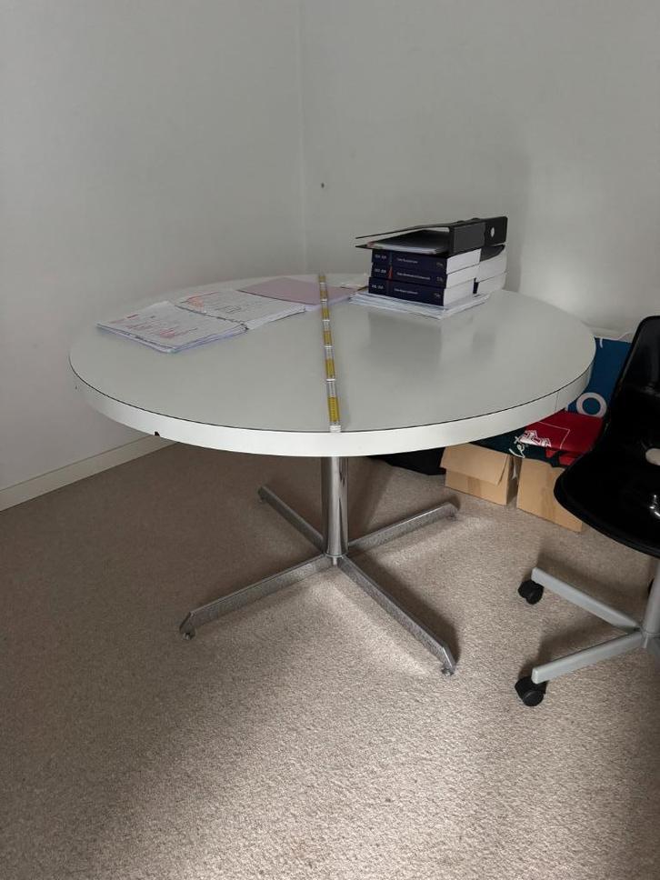 ronde witte tafel, Huis en Inrichting, Tafels | Eettafels, Gebruikt, 100 tot 150 cm, Vier personen, Rond, Kunststof, Ophalen