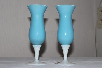 Blauwe opaline vaas beschikbaar voor biedingen