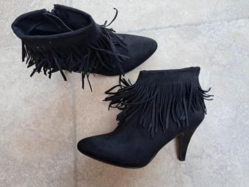 Merk Sascha: als nieuwe zwarte botjes (zie foto's) beschikbaar voor biedingen