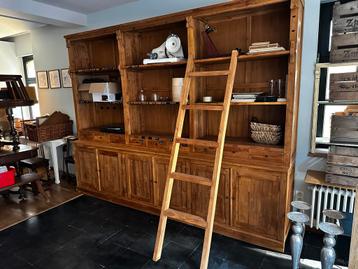 Teaken wandkast/ boekenkast beschikbaar voor biedingen
