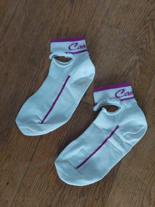 Chaussettes de vélo Castelli S/M pour femme, Vélos & Vélomoteurs, Accessoires vélo | Vêtements de cyclisme, Comme neuf, Femmes