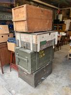 Differents coffres en bois, dont 2 militaires, Enlèvement, Utilisé