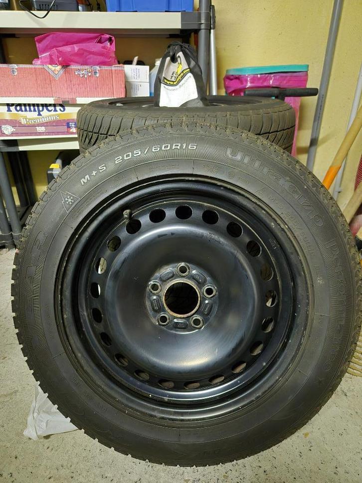 4 roues hiver sur jantes en tôle - Ford Focus 4, Auto-onderdelen, Banden en Velgen, Banden en Velgen, Winterbanden, 16 inch, 205 mm
