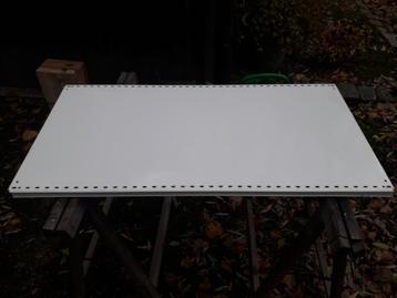 metalen legplanken beschikbaar voor biedingen