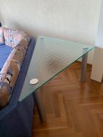 Glazen bijzettafel in driehoek, Huis en Inrichting, Ophalen, 75 cm of meer, Overige vormen, Glas
