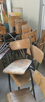 Oude schoolstoelen gebruikte, Ophalen