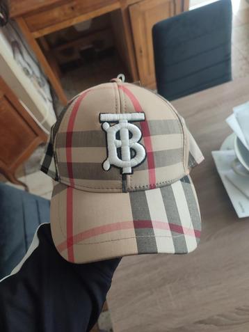 Casquette Burberry  beschikbaar voor biedingen