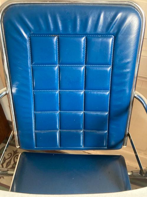 Diep blauwe retro kinderstoel., Kinderen en Baby's, Kinderstoelen, Zo goed als nieuw, Ophalen