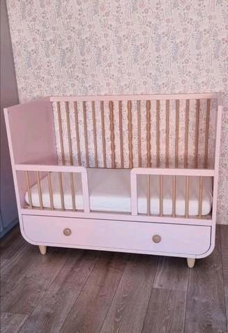 Babybed peuterbed meegroeibed myllra roze beschikbaar voor biedingen