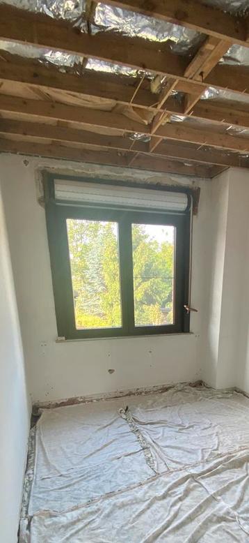 PVC raam dubbel glas incl. vliegenraam en rolluik beschikbaar voor biedingen