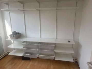 Dressing kast ikea , slechts 1 jaar oud beschikbaar voor biedingen