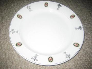 Assiette d'un diamètre de 29 cm