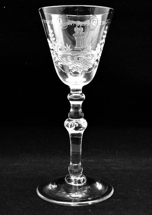 Wijnglas c1740, 'T GOED SUCCES VAN T HUWELYK', Antiek en Kunst, Antiek | Glaswerk en Kristal, Ophalen of Verzenden